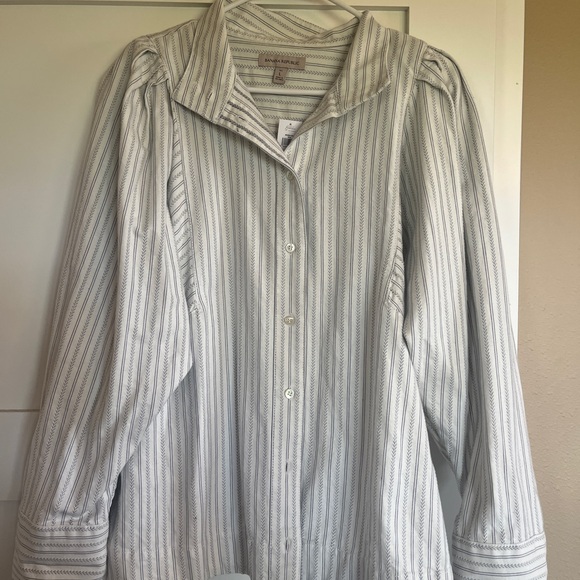 Banana Republic Factory Blouse - Picture 2 of 4